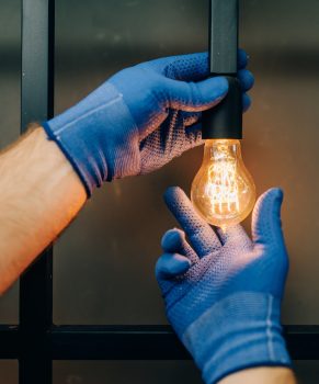 electrician-changes-the-light-bulb-handyman-G5K7XVM